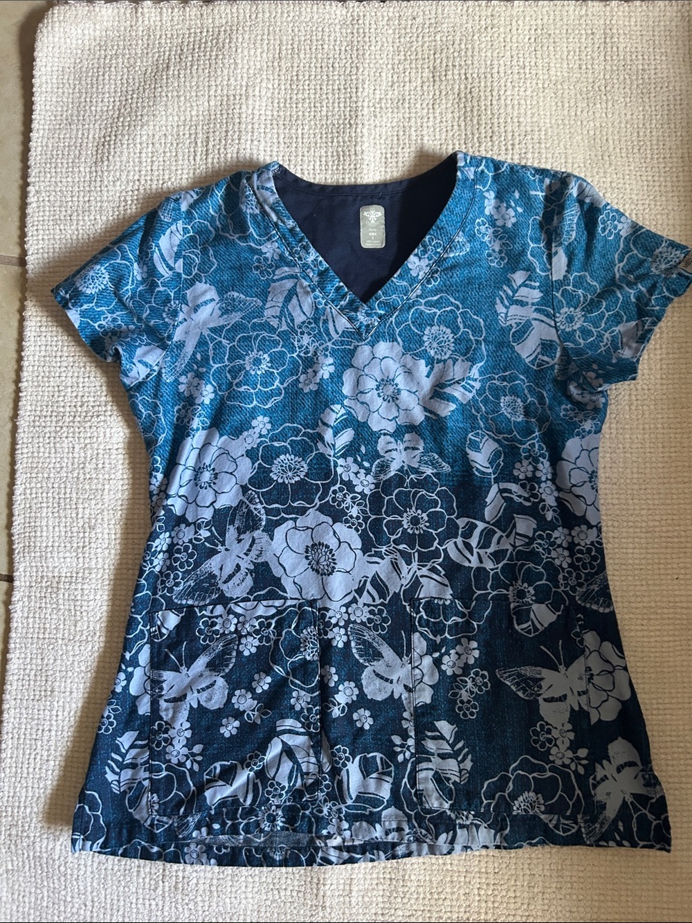 Med Couture Blue Floral V-Neck Short Sleeve scub Top